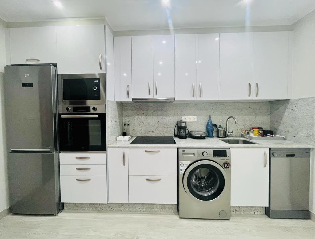 Apartamento Adosado Con Terraza En Playa América, *